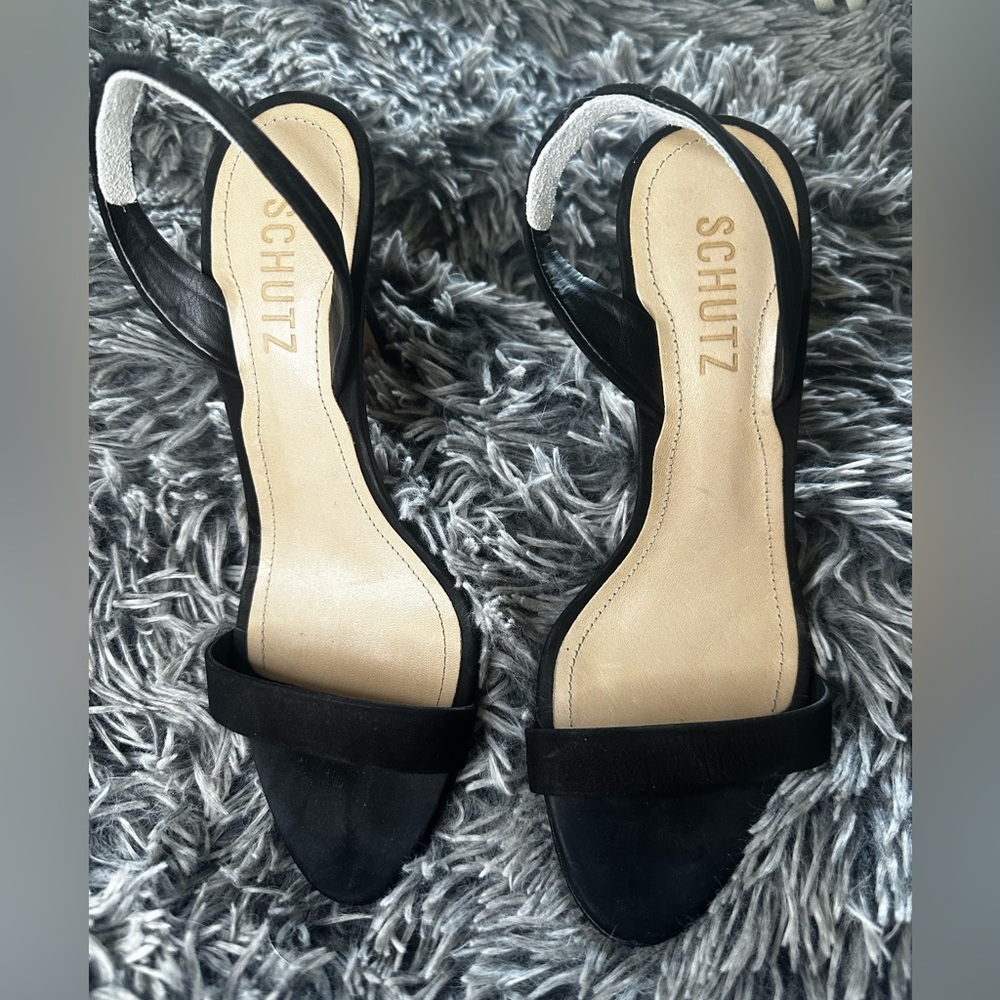Schutz “Luriane” Heel in black, size 6